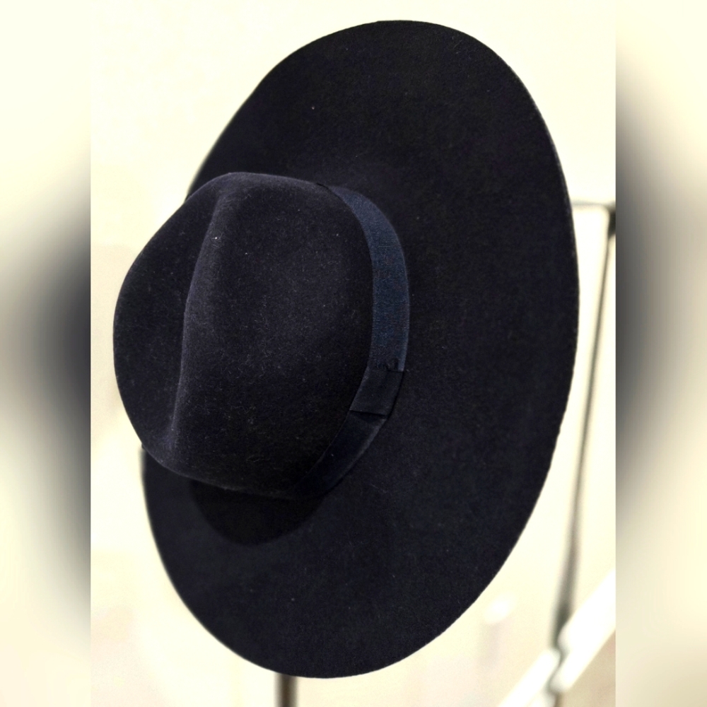 3/55$ - NWT - Classic Navy Fedora Hat